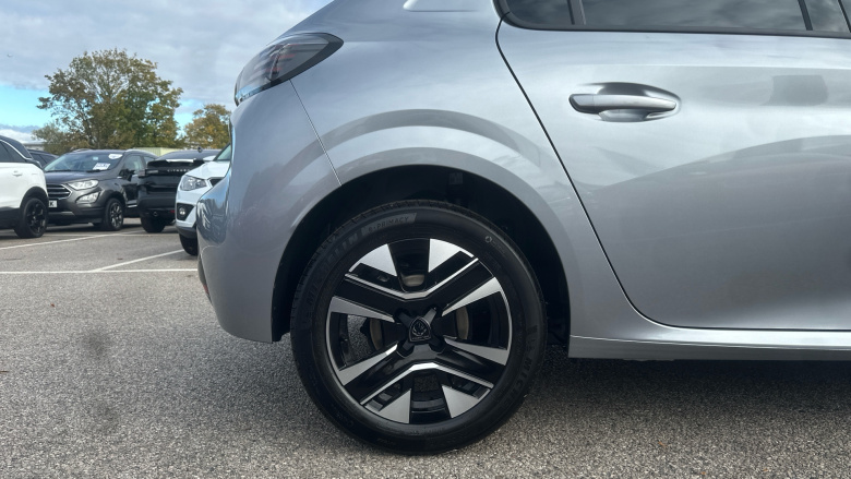 Peugeot 208 1.2 Hybrid 110 Allure 5dr e-DSC6 Petrol Hatchback